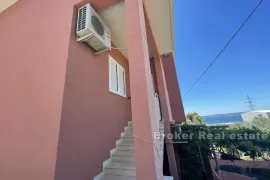 Apartmanska kuća s pogledom na more, Kaštela, Maison