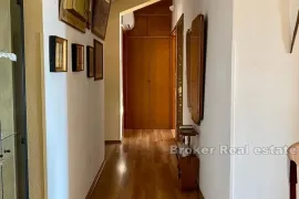 Apartmanska kuća s pogledom na more, Kaštela, Casa