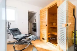 Apartmanska kuća s pogledom na more, Kaštela, Haus