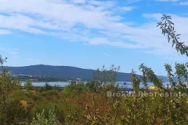 Građevinsko zemljište poslovne namjene, Kaštela, Arazi