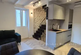 Renovirana kamena kuća u blizini mora, Kaštela, House