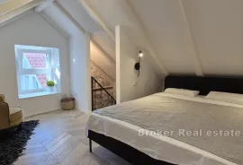 Renovirana kamena kuća u blizini mora, Kaštela, House