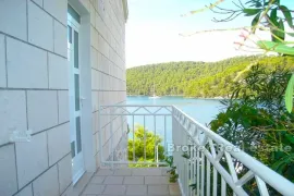 Kuća prvi red do mora, Mljet, Ev