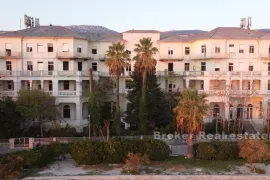 Hotel u prvom redu do mora, Kaštela, Ticari emlak