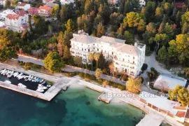 Hotel u prvom redu do mora, Kaštela, Ticari emlak