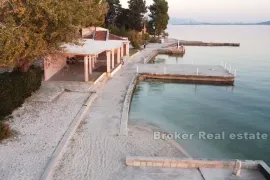 Hotel u prvom redu do mora, Kaštela, Ticari emlak