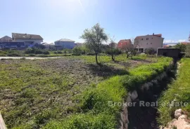 Građevno zemljište uz glavnu prometnicu, Kaštela, Land