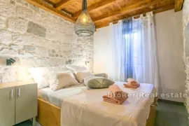 Kamena mediteranska kuća, Kaštela, Casa