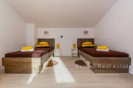 Vila s bazenom u prekrasnoj prirodi, Kaštela, Maison