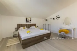 Vila s bazenom u prekrasnoj prirodi, Kaštela, Haus