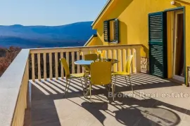 Vila s bazenom u prekrasnoj prirodi, Kaštela, Haus