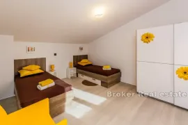 Vila s bazenom u prekrasnoj prirodi, Kaštela, Maison