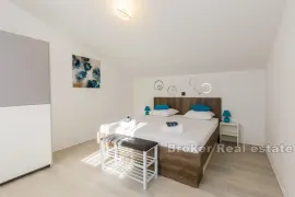 Vila s bazenom u prekrasnoj prirodi, Kaštela, Maison