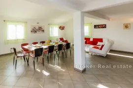 Vila s bazenom u prekrasnoj prirodi, Kaštela, Haus