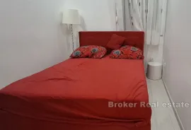 Građevinsko zemljište s tri apartmana prvi red do mora, Kaštela, Wohnung