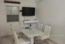 Građevinsko zemljište s tri apartmana prvi red do mora, Kaštela, Wohnung