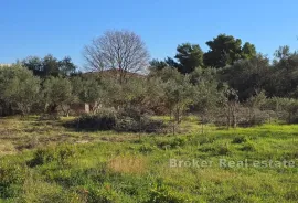 Atraktivno građevinsko zemljište s građevinskom dozvolom, Kaštela, Land