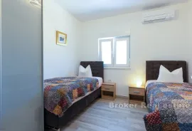 Luksuzna vila s bazenom i otvorenim pogledom na more, Kaštela, Haus