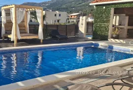 Luksuzna vila s bazenom i otvorenim pogledom na more, Kaštela, Haus