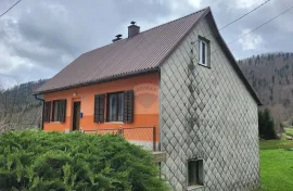 Gorski Kotar, Lokve - samostojeća kuća sa okućnicom uz potok 1282 m2, Lokve, Kuća