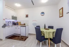 OTOK KRK,MALINSKA apartman sa vrtom, Malinska-Dubašnica, Kвартира