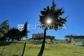 Klis, zemljište/kuća 3684m2, Klis, Γη