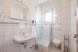 Trogir, prekrasan hotel 2.408,84m2 sa pogledom na more, Trogir - Okolica, Commercial property