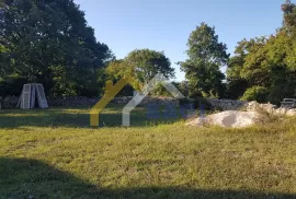 Građevinsko zemljište sa rohbau kućom Šišan, Ližnjan, Land