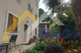 PRILIKA!Apartmanska kuća 50m od mora, Rovinj, Rovinj, Дом