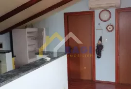 Kuća, poslovno-stambena zgrada i dvije garaže- 836m2, Kanfanar, Maison