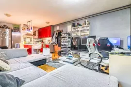 Vrapče, dvosoban stan 53 m2 u stambenoj zgradi novije gradnje, Zagreb, Appartement