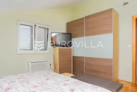 Visoka Split, prekrasan dvosobni, dvoetažni stan, Split, Appartement