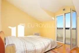 Visoka Split, prekrasan dvosobni, dvoetažni stan, Split, Appartement