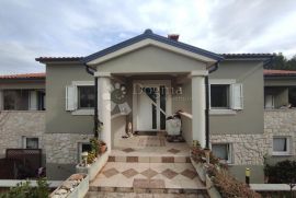 Apartmanska Vila sa pogledom na more, Ližnjan, Σπίτι