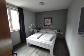 Apartmanska Vila sa pogledom na more, Ližnjan, Σπίτι