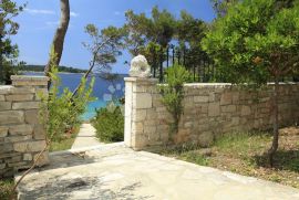 KORČULA, KAMENA VILLA UZ MORE S BAZENOM, Blato, Дом