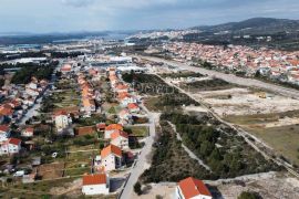 RAŽINE- GRAĐEVINSKO ZEMLJIŠTE OD 2697m2, Šibenik, Tierra