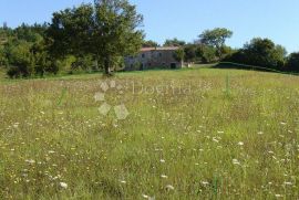 Prostrano građevinsko zemljište na idiličnoj lokaciji!, Karojba, Terrain