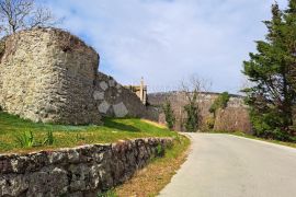 Stara ljepotica sa puno potencijala, Buzet, Famiglia