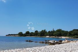 POREČ, RIJETKOST U PONUDI 300 METARA OD MORA, Poreč, أرض