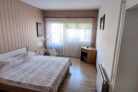 Kuća na Vidikovcu sa dodatnim apartmanom, Pula, Дом