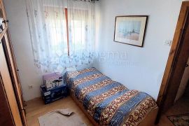 Kuća na Vidikovcu sa dodatnim apartmanom, Pula, Дом