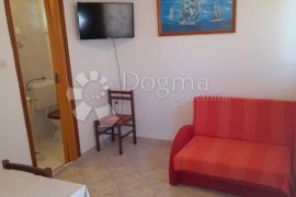 Apartmanska kuća prvi red do mora, na pješanoj plaži!!, Rab, House