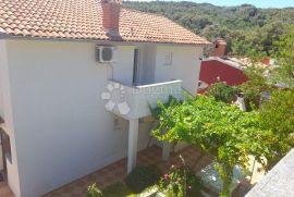 Apartmanska kuća prvi red do mora, na pješanoj plaži!!, Rab, House