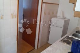 Apartmanska kuća prvi red do mora, na pješanoj plaži!!, Rab, House