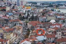 ŠIBENIK- DVOETAŽNI STAN U CENTRU GRADA SAMO KOD NAS!, Šibenik, Appartment