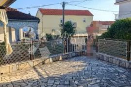 Lijepi prostrani stan sa terasom od 40 m2, Crikvenica, Appartment