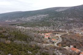 Imotski Slivno kamene kuće + okućnica - novo u ponudi, Runovići, Дом