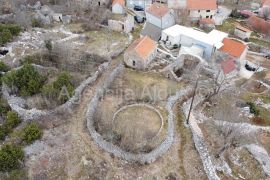 Imotski Slivno kamene kuće + okućnica - novo u ponudi, Runovići, Дом