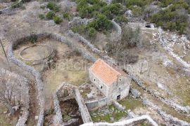 Imotski Slivno kamene kuće + okućnica - novo u ponudi, Runovići, Дом